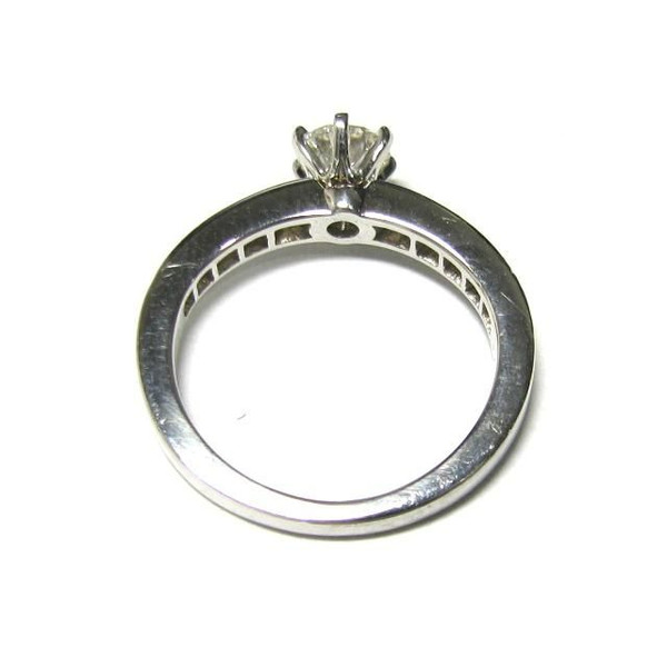 大きな傷やイニシャルが入った状態