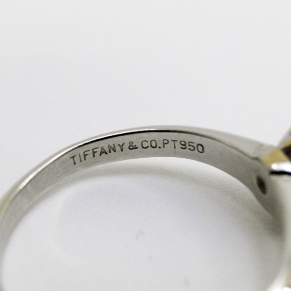 小さな傷やイニシャルが入った状態