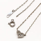 留め具が壊れている