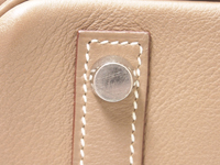 底の四隅に埋め込まれている鋲の傷