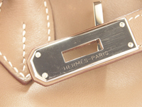 正面のクロア（ベルト）の引っかき傷