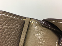 開閉部分の糸のほつれ