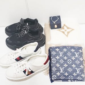 東京都新宿区のお客様からバッグ・靴・ストール・アクセサリーなど5点110,000円でお買取りしました。