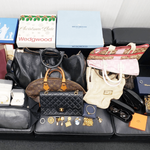 東京都杉並区のお客様からバッグ・ジュエリー・金など34点610,200円でお買取りしました。