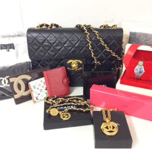 神奈川県横浜市のお客様からバッグ・貴金属・腕時計・洋服34点850,000円でお買取りしました。