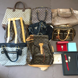 埼玉県川口市のお客様からバッグ・時計37点1,332,130円でお買取りしました。