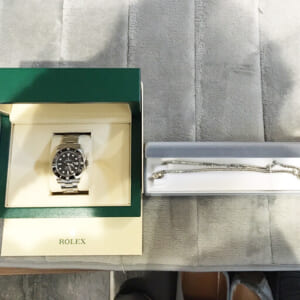 千葉県市川市のお客様から時計・貴金属2点1,855,000円でお買取りしました。