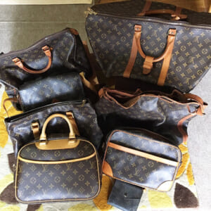 神奈川県藤沢市のお客様からバッグ・財布9点127,500円でお買取りしました。