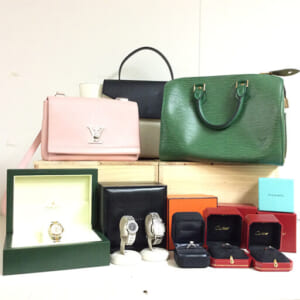 東京都西東京市のお客様からバッグ・時計・貴金属41点1,740,000円でお買取りしました。