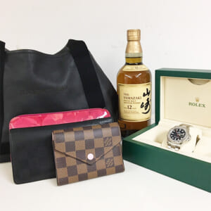 東京都北区のお客様から時計・バッグ・酒6点2,090,000円でお買取りしました。