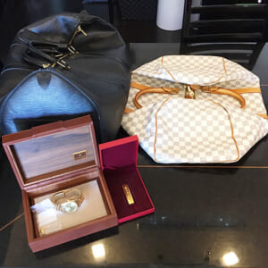 東京都品川区のお客様からバッグ・時計・貴金属・ジュエリー4点2,380,000円でお買取りしました。