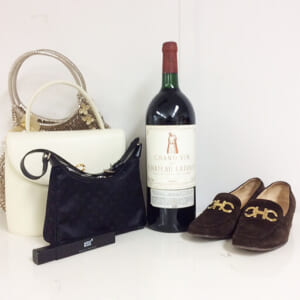 神奈川県横浜市のお客様からバッグ・服飾雑貨・酒・他7点135,000円でお買取りしました。