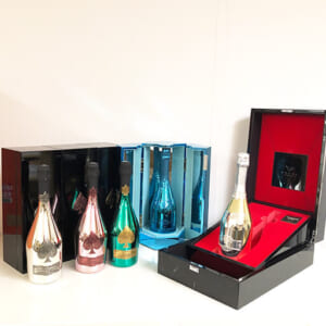 東京都新宿区のお客様から酒10本570,000円でお買取りしました。