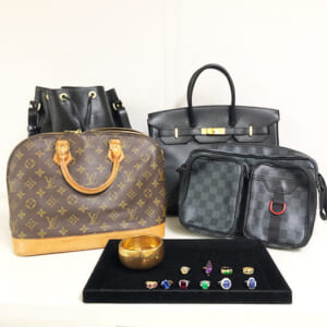 東京都杉並区のお客様からバッグ・腕時計・ジュエリー91点6,545,500円でお買取りしました。