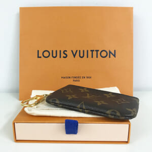 東京都江東区のお客様から財布1点11,000円でお買取りしました。