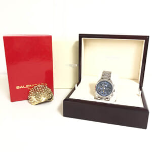 東京都小平市のお客様から腕時計・ブランド古着・小物4点122,000円でお買取りしました。