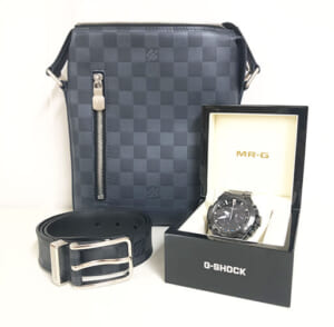 千葉県千葉市のお客様からバッグ・腕時計・アクセサリー5点300,000円でお買取りしました。