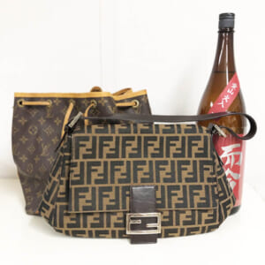 埼玉県入間市のお客様からバッグ・酒6点85,000円でお買取りしました。