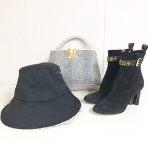 東京都新宿区のお客様からバッグ・古着4点215,500円でお買取りしました。