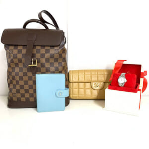 神奈川県横浜市のお客様から腕時計・バッグ・小物18点532,150円でお買取りしました。