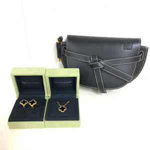 東京都港区のお客様からバッグ・ジュエリー7点1,271,000円でお買取りしました。