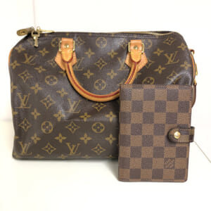 東京都中野区のお客様からバッグ・小物2点43,000円でお買取りしました。