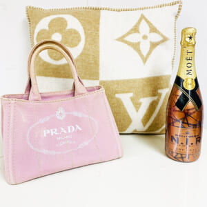 神奈川県逗子市のお客様からバッグ・服飾雑貨・酒6点112,000円でお買取りしました。