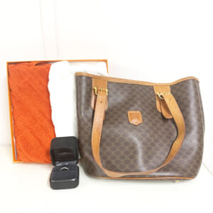 東京都葛飾区のお客様からバッグ・服飾雑貨・ジュエリー38点50,500円でお買取りしました。