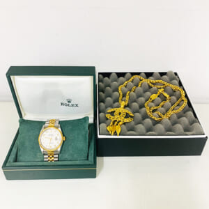 東京都足立区のお客様から腕時計・ジュエリー2点530,000円でお買取りしました。