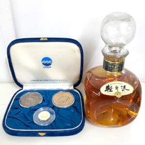 東京都足立区のお客様から酒・記念金貨13点551,650円でお買取りしました。