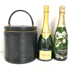 東京都港区のお客様からバッグ・酒3点51,000円でお買取りしました。