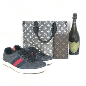 千葉県千葉市のお客様からバッグ・小物・靴・酒10点555,000円でお買取りしました。