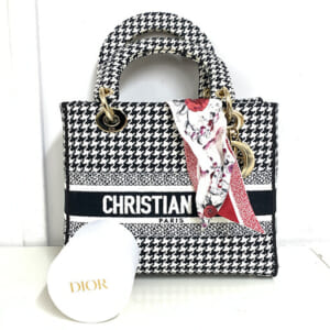 埼玉県越谷市のお客様からバッグ・服飾雑貨3点270,000円でお買取りしました。