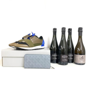 東京都世田谷区のお客様から財布・靴・酒6点140,000円でお買取りしました。