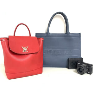 東京都大田区のお客様からバッグ・電化製品7点240,000円でお買取りしました。