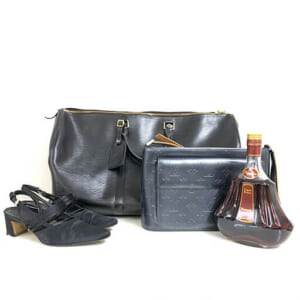 東京都墨田区のお客様からバッグ・靴・酒22点296,350円でお買取りしました。