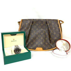 東京都小平市のお客様から腕時計・バッグ・ジュエリー3点1,720,000円でお買取りしました。