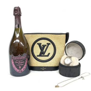 東京都板橋区のお客様からバッグ・ジュエリー・腕時計・酒6点250,000円でお買取りしました。