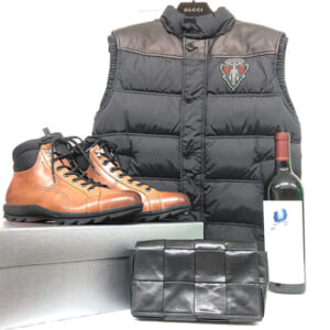 東京都渋谷区のお客様からバッグ・洋服・酒6点163,000円でお買取りしました。