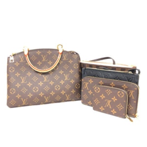 東京都荒川区のお客様からバッグ・財布5点400,000円でお買取りしました。