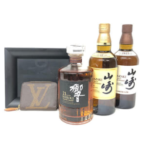 東京都葛飾区のお客様から酒・財布8点170,000円でお買取りしました。